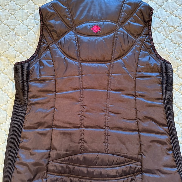 Harley-Davidson two piece set. Long sleeved raspberry colored shirt and jacket - Picture 5 of 11